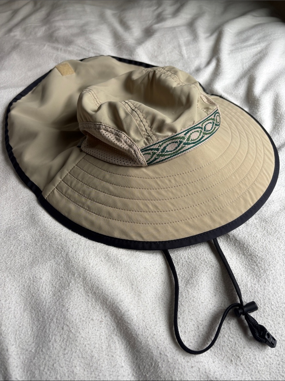 Women’s Beige Sun Cape Neck Hat with Green Patterned Band for Hiking Fishing